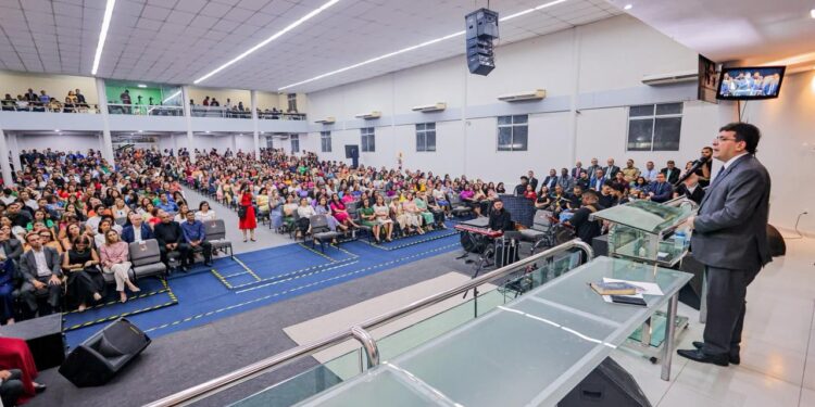 Governador participa de culto em ação de graças, abrindo programação do Dia do Piauí
