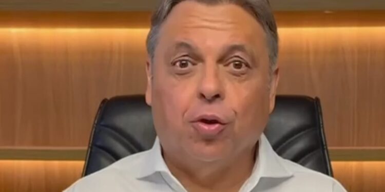 Júlio Arcoverde critica: “O orgulho do piauiense não cresce só com bandeira no poste”