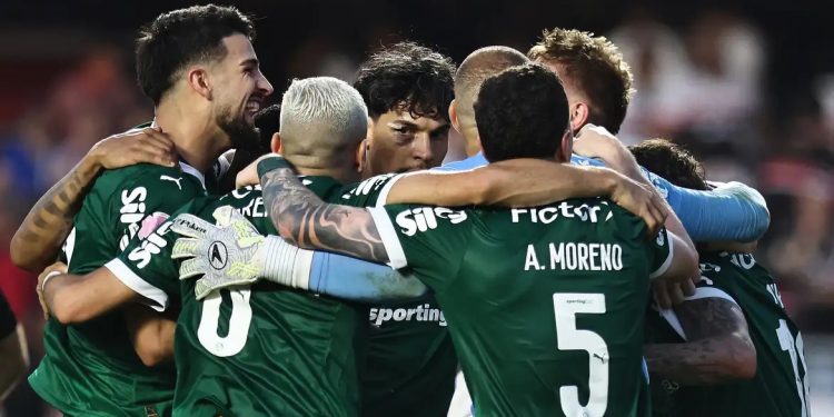 Virada e derrota do Flamengo levam Palmeiras à ponta do Brasileirão