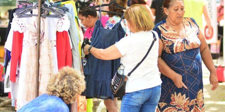 Teresinenses aproveitam feriado e celebram Dia do Piauí na Feira Vem Pra Saraiva