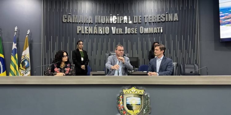 Prefeitura de Teresina realiza prestação de contas do 2º quadrimestre na Câmara Municipal