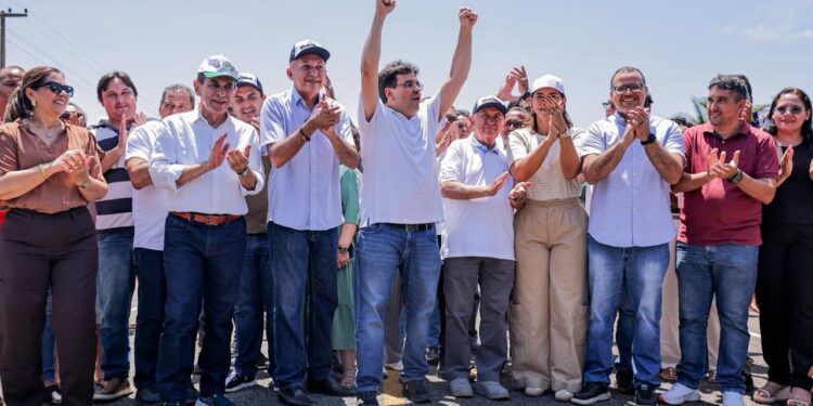 Governador inaugura asfalto da rodovia que liga Altos a José de Freitas