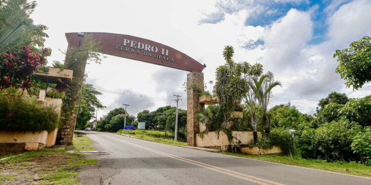 Governo do Piauí realiza sessão de licitação para concessão de uso do Hotel Pedro II