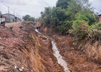 Trabalhos de recuperação do canal do loteamento Sales já começaram na zona sudeste de Teresina
