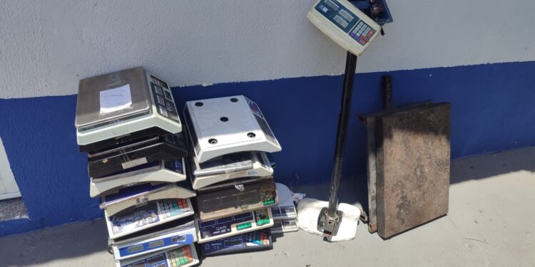 Instituto de Metrologia apreende balanças irregulares em Piripiri
