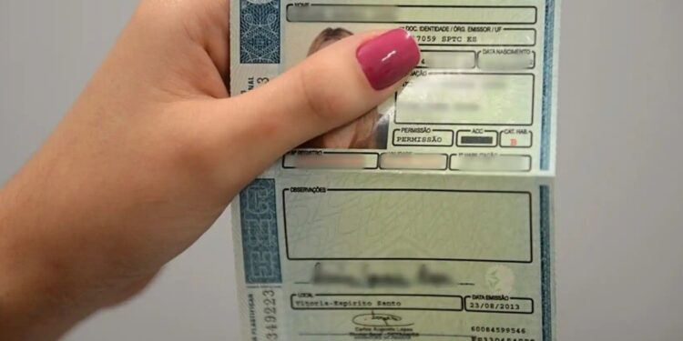 Detran agiliza processo de emissão de CNHs para que todas as carteiras pendentes sejam entregues aos condutores