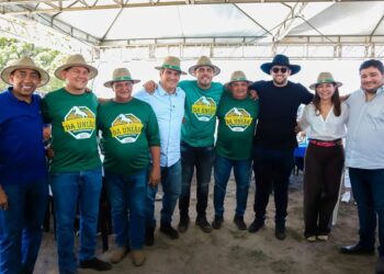 Ciro recebe apoio de prefeitos durante Cavalgada da União em Nossa Senhora dos Remédios