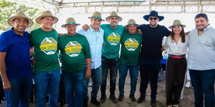 Ciro recebe apoio de prefeitos durante Cavalgada da União em Nossa Senhora dos Remédios