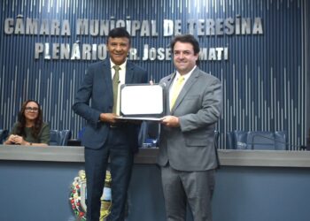 Presidente do Partido Liberal (PL) Tiago Junqueira recebe título de cidadão teresinense