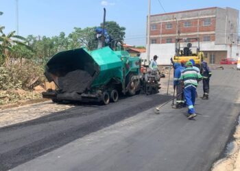 Prefeitura de Teresina avança com pavimentação asfáltica em bairros das zonas Leste e Sudeste