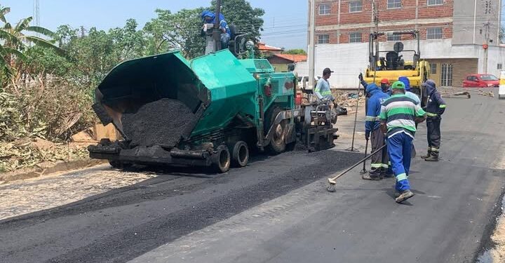 Prefeitura de Teresina avança com pavimentação asfáltica em bairros das zonas Leste e Sudeste