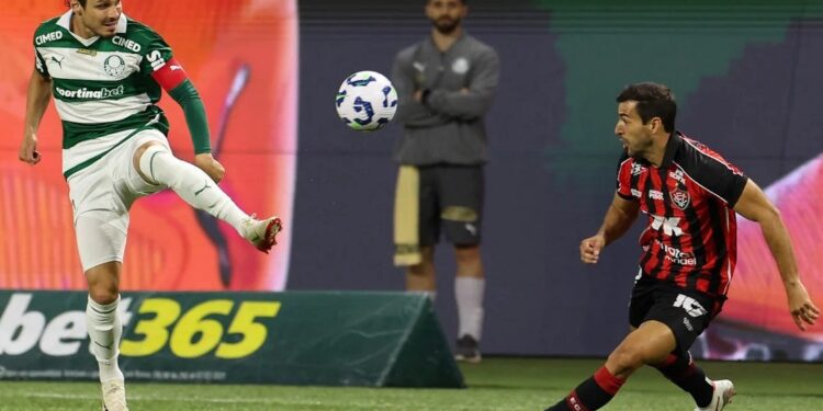 Palmeiras empata com Vitória e pode ver o Flamengo disparar na liderança