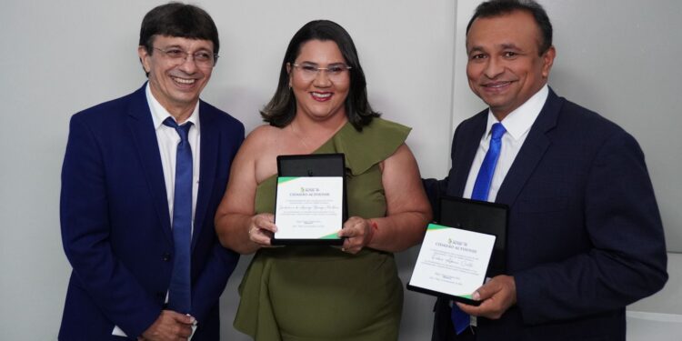 Capitão Fábio Abreu recebe Título de Cidadania Altoense durante sessão solene na Câmara Municipal