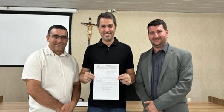 DESTAQUES SOCIEDADE: Feliphe Araújo recebe o Título de Cidadão Buritiense e MAIS…