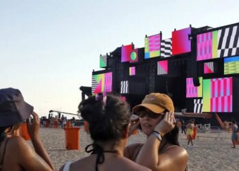 Praia de Copacabana já vive clima de expectativa para a festa da virada