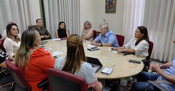 Prefeito Silvio Mendes se reúne com a FMS para avaliar ações da saúde e planejar metas para 2026