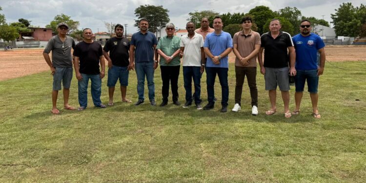 Prefeitura de Teresina vistoria obras de reforma do complexo esportivo e cultural do Escolão do Mocambinho