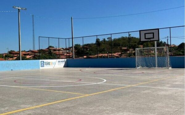 Prefeitura de Teresina entrega quadra poliesportiva no Parque Brasil 4