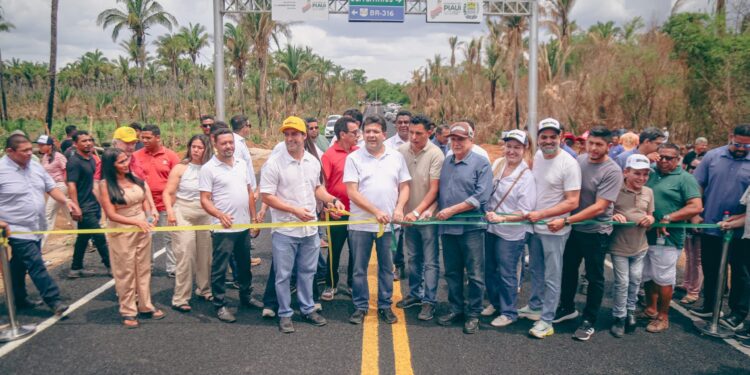Governo do Piauí inaugura escola e rodovias que encurta distância entre Nazária, Curralinhos e Teresina