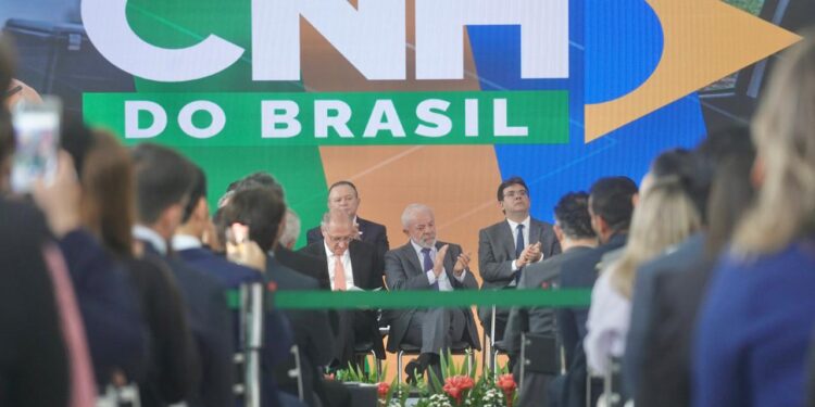 Ao lado de Lula, Rafael Fonteles destaca impacto da redução de quase 80% no custo da CHN