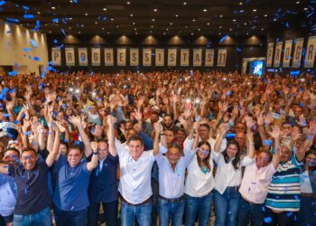 Dr. Erivelto e Gil Paraibano são lançados como pré-candidatos pelo PP em solenidade com multidão