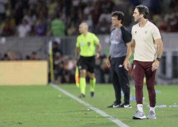 Com rivalidade histórica, Fluminense e Vasco disputam mais do que vaga na final da Copa do Brasil