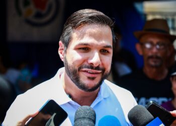 Governador anuncia a saída de Washington da Seduc em meio a debate sobre vice