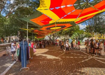 2º prévia de Carnaval com escolas de samba, feira na praça e atrações musicais neste domingo (11)