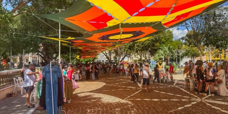 2º prévia de Carnaval com escolas de samba, feira na praça e atrações musicais neste domingo (11)