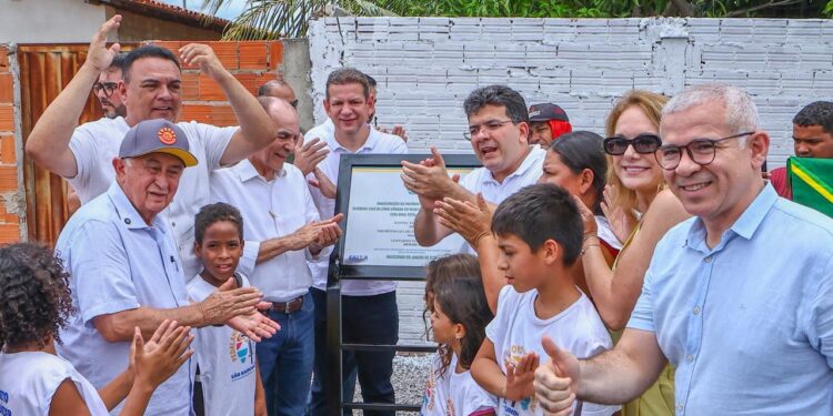 Governador inaugura pavimentação asfáltica urbana e acessos a praças em São Raimundo Nonato