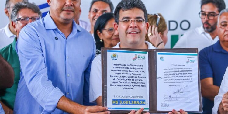 Governador inaugura revitalização de escola e autoriza mais R$ 6 milhões em obras para São Lourenço do Piauí