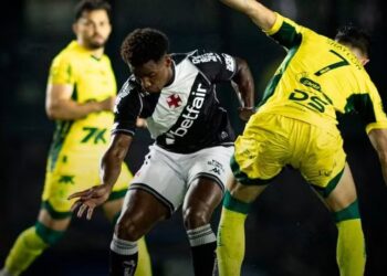 Vasco sofre virada e estreia perdendo para o Mirassol no Brasileirão