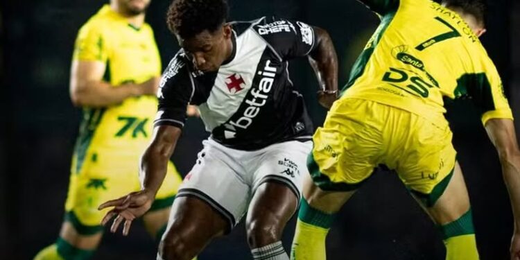 Vasco sofre virada e estreia perdendo para o Mirassol no Brasileirão