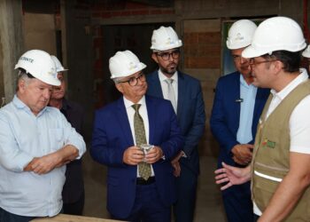 Governador em exercício acompanha obras no Hospital Regional de São Raimundo Nonato