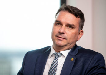 Flávio Bolsonaro celebra captura de Nicolás Maduro: “Não é invasão, é libertação”
