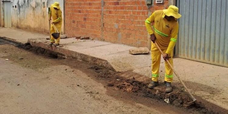 Mutirão de limpeza da Prefeitura de Teresina reforça cuidados na zona Norte