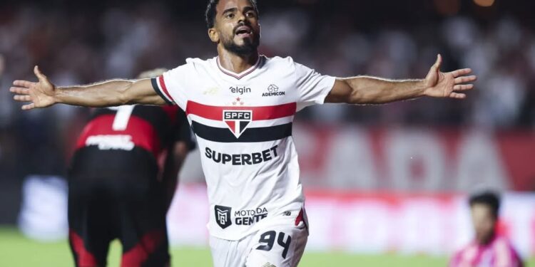 São Paulo vira sobre o Flamengo pelo Brasileirão e alivia crise