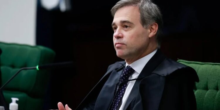 Master: André Mendonça se reúne com delegados da PF para tomar pé da investigação