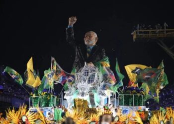 Acadêmicos de Niterói, que homenageou Lula na Sapucaí, é rebaixada