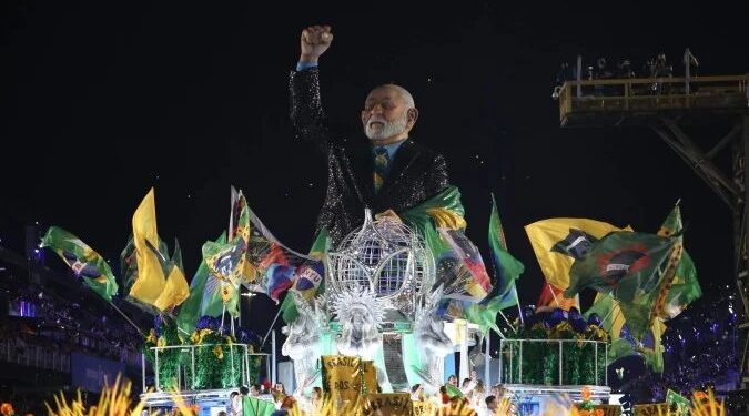 Acadêmicos de Niterói, que homenageou Lula na Sapucaí, é rebaixada