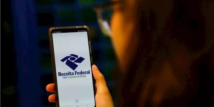 IR: Receita abre hoje (20) consulta ao lote residual de restituição; veja quem recebe