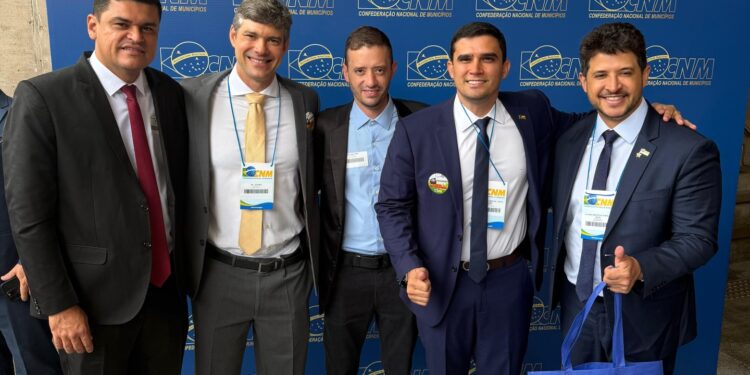 Luciano Filho garante recursos para Hugo Napoleão durante agenda em Brasília