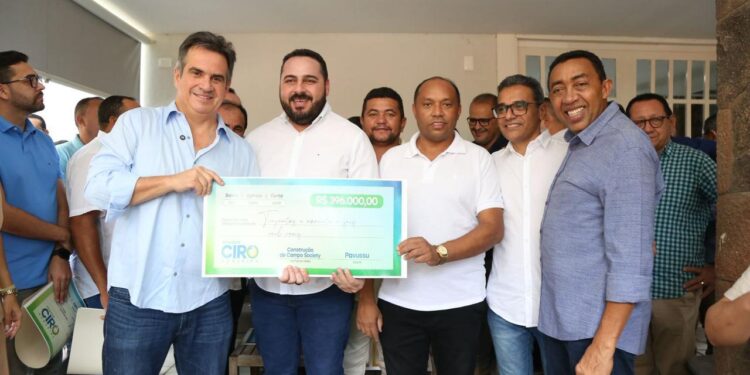 Ciro Nogueira destina mais de R$ 400 mil para construção de quadra de futebol society em Pavussu