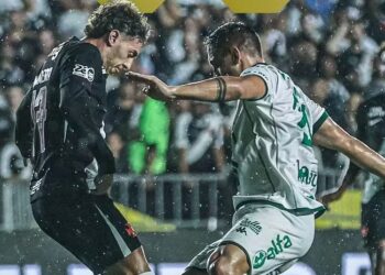 Vasco domina a Chapecoense, mas fica no empate pelo Brasileirão