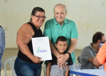 Prefeitura de Teresina entrega registros de imóveis para moradores do Residencial Mário Covas