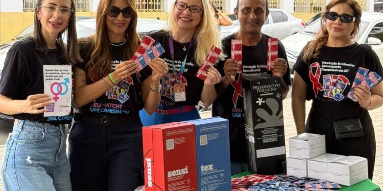 Equipes da FMS levam informação e prevenção às ISTs para as festas de carnaval