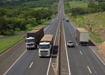 Governo Federal propõe que estados e DF zerem ICMS do diesel importado