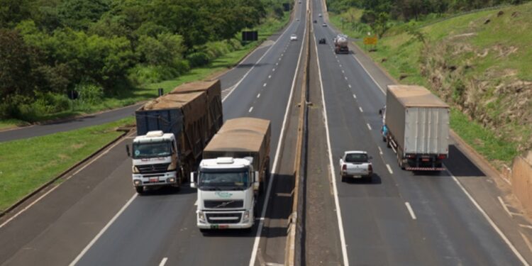Governo Federal propõe que estados e DF zerem ICMS do diesel importado