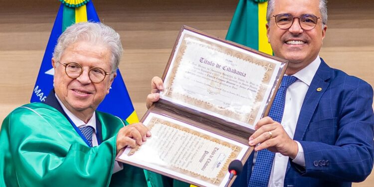 Dr. Vinicius entrega Título de Cidadão Piauiense ao cirurgião cardiovascular Fernando Antônio Lucchese