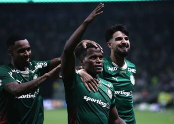 Palmeiras aproveita noite difícil do Botafogo e vence no Allianz pelo Brasileirão
